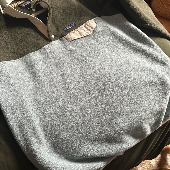 Patagonia Women’s Green, Blue, and Cream Synchilla Snap-T Fleece - Picture 5 of 6